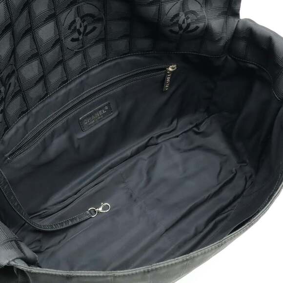 CHANEL Black Shoulder Bag - Picture 7 of 10